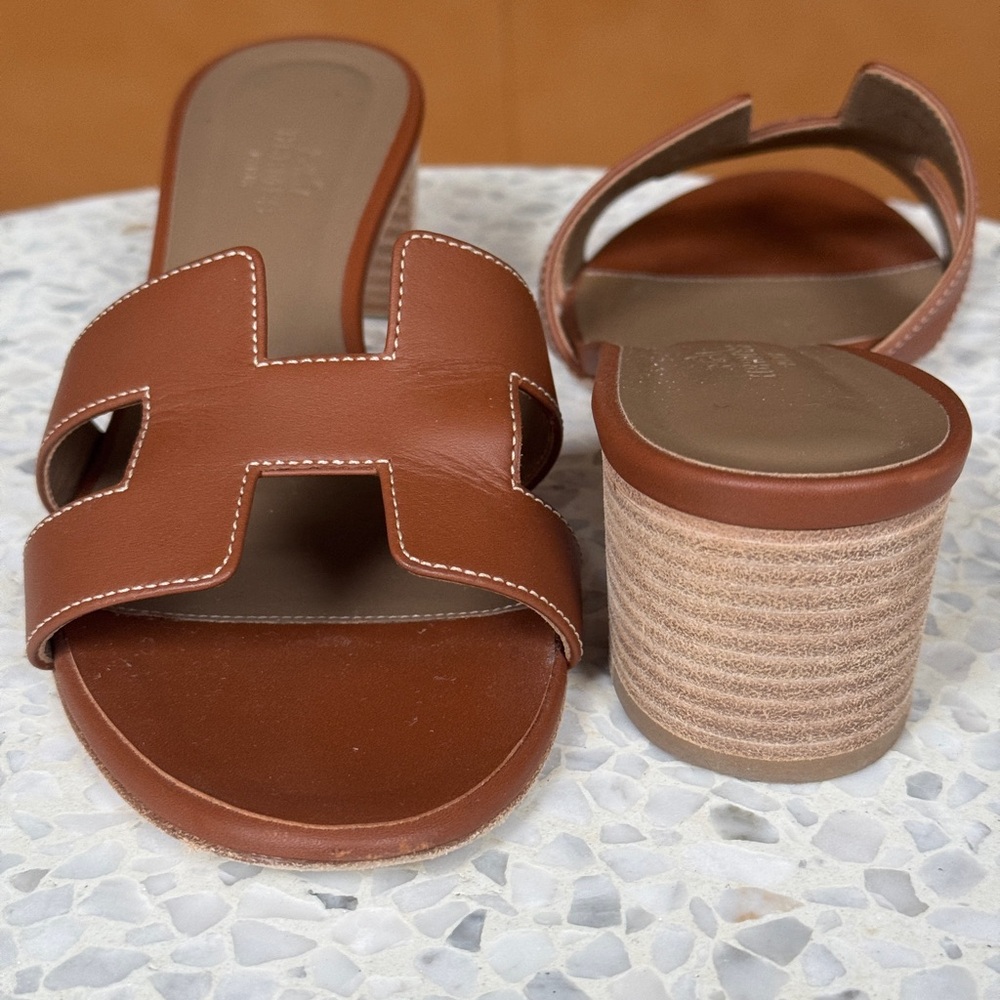 AUTHENTIC Hermes Oasis Sandal GOLD Sz 38.5 - Picture 2 of 4